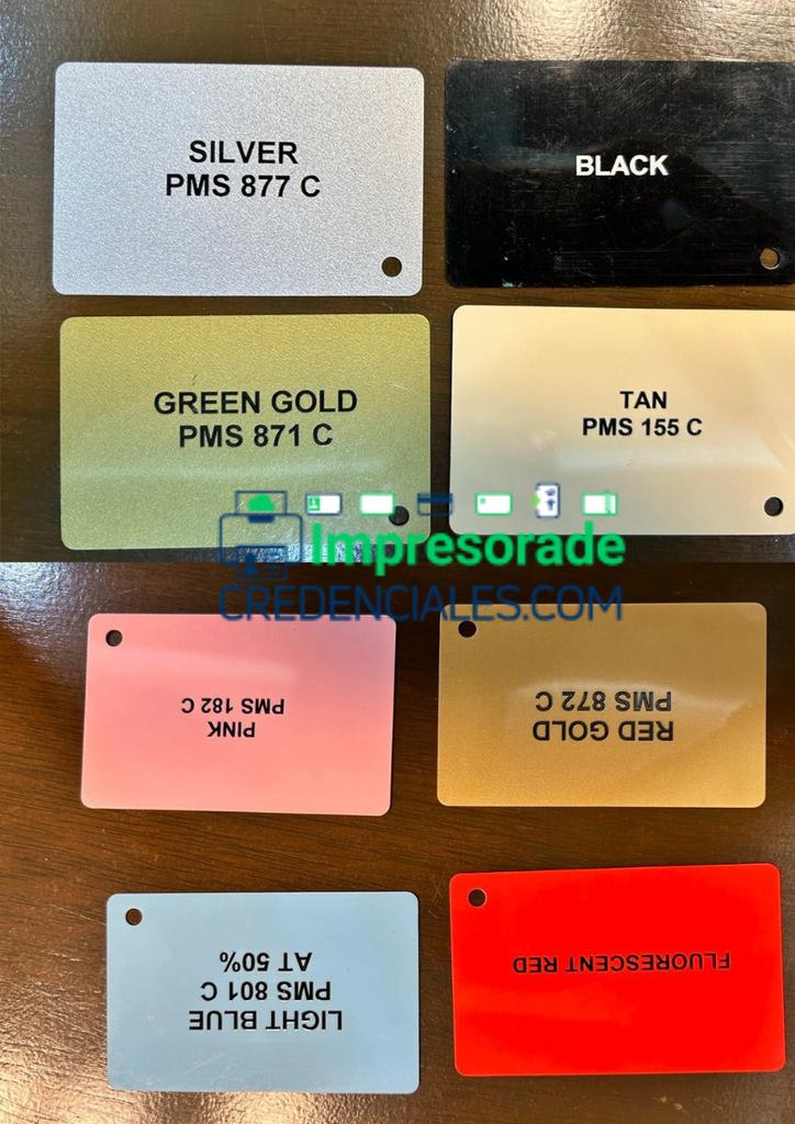 Tarjetas PVC para credenciales doradas, plateadas, negras, rosas, verdes y de colores
